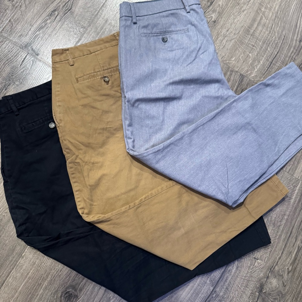 Old Navy Men Chino Pants Black Tan Light Blue athletic built in flex set of 3